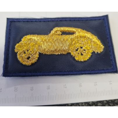 foto 1 Patch ricamato automobilina in rilievo gommina con filato GOLD cm.7 x 4