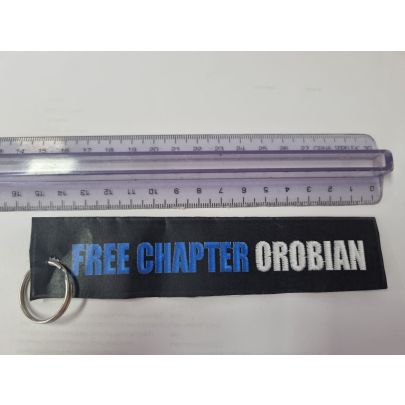 Ambientazione su carta  scritta FREE CHAPTER OROBIAN ad uso portachiavi