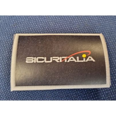 stampa modello su carta Tubolare ricamato SICURITALIA su base blu navy e confezionato Stampa