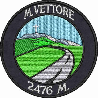 Patch Ricamato MONTE VETTORE 2476 m. diam. cm.8 su base nera.