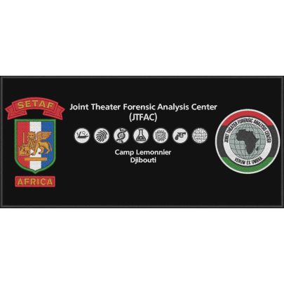 Stemma ricamato su base nera (Joint Theater Forensic Analysis) "SETAF" cm.30 x 14