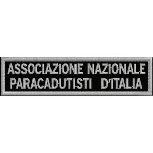 Patch ricamata Associazionale Nazionale Paracadutisti d' Italia Cm. 10x 2,5 su base nera
