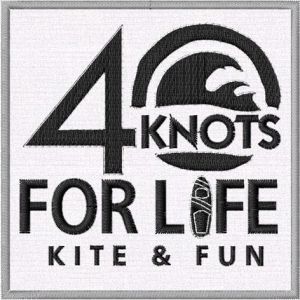 Stemma ricamato monocolore 40 KNOTS FOR LIFE su base cm.8 Cod.20201217_A