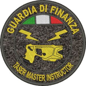 Patch ricamato TASER MASTER INSTRUCTOR Guardia di finanza diametro 80 mm. ricamato con tricolore su base tessuto GRIGIO Cod.20220138_A