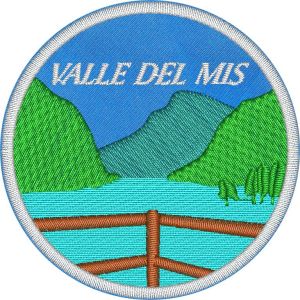 Patch ricamato tondo su base azzurra VALLE DEL MIS (dolomiti) diametro 65 mm. 