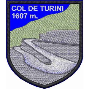 
Scudetto interamente ricamato su fondo blu ,COL DE TURINI cm. 6,5 di base x 7,5 in altezza Cod.20250731_A