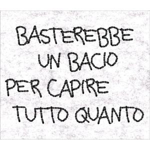 Patch rettangolare su base feltro bianco ricamato con dedica (Bacio...), cm. 7 x 6 