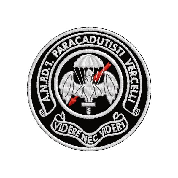 Scudetto ricamato  paracadutisti su base nera colore grigio