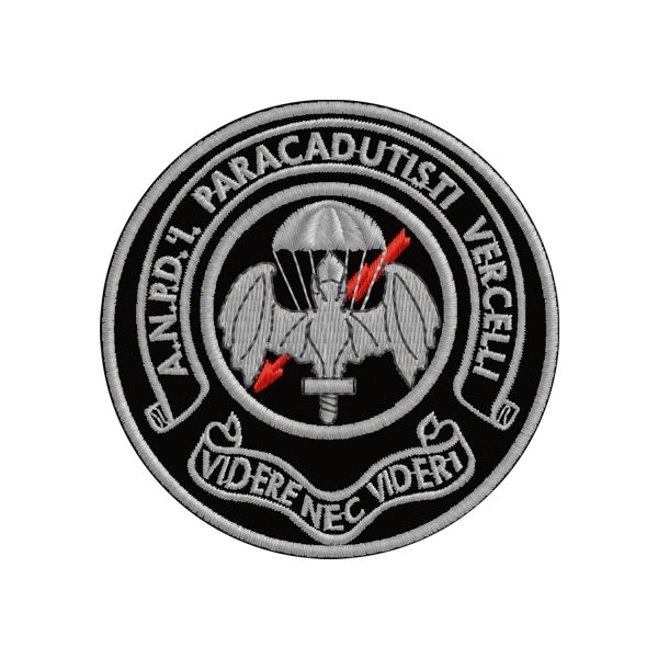 Scudetto ricamato  paracadutisti su base nera colore grigio