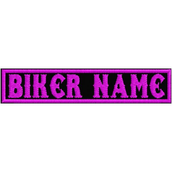 Patch ricamata con il proprio nome su fondo nero e filato magenta