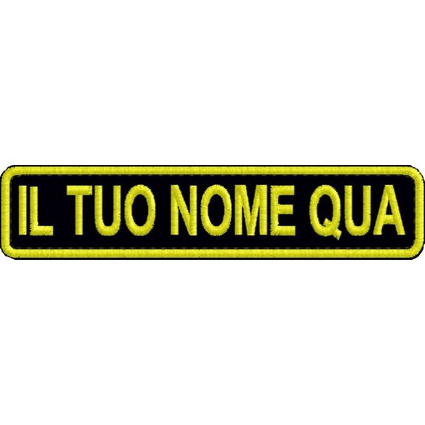 Badge ricamato con il proprio nome, su blu e filato rosso