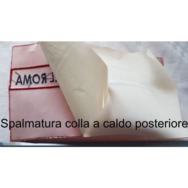 Prodoto finito Patch ricamato identificativo con nome a piacere su un fondo di tessuto rosso