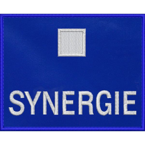 Patch ricamata logo SYNERGIE su base BLU