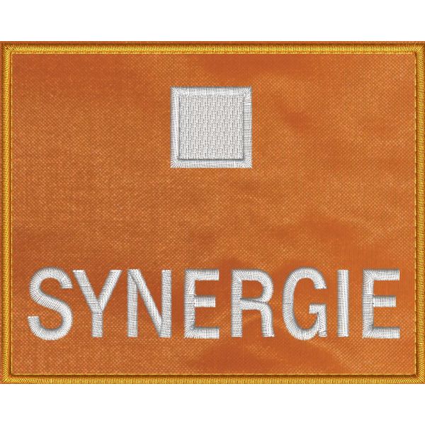 Patch ricamata logo SYNERGIE su base BLU
