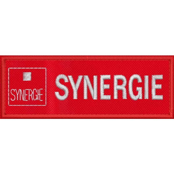 Patch ricamata logo SYNERGIE su base cm. 8,0 X  cm.3,0 Cod.202111116_A