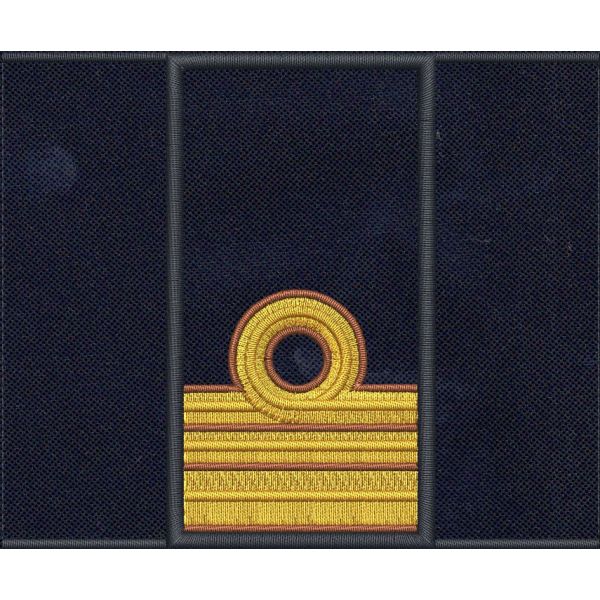 Tubolare ricamato "MARINA MERCANTILE" confezionato finito con dimens. 90 X 48 mm. Cod. 202111M04