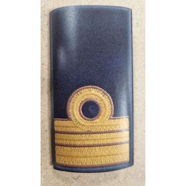 Tubolare ricamato "MARINA MERCANTILE" confezionato finito con dimens. 90 X 48 mm. Cod. 202111M04