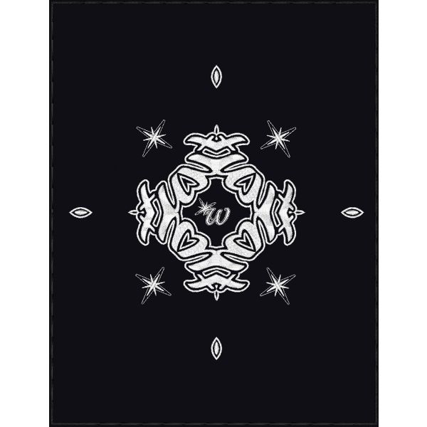 Patch ricamata con motivo geometrico su base bianca cm. 27 X 35