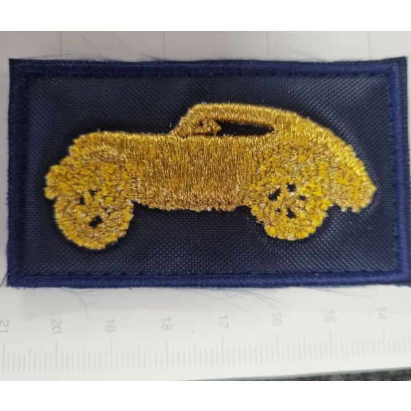 foto 1 Patch ricamato automobilina in rilievo gommina con filato GOLD cm.7 x 4