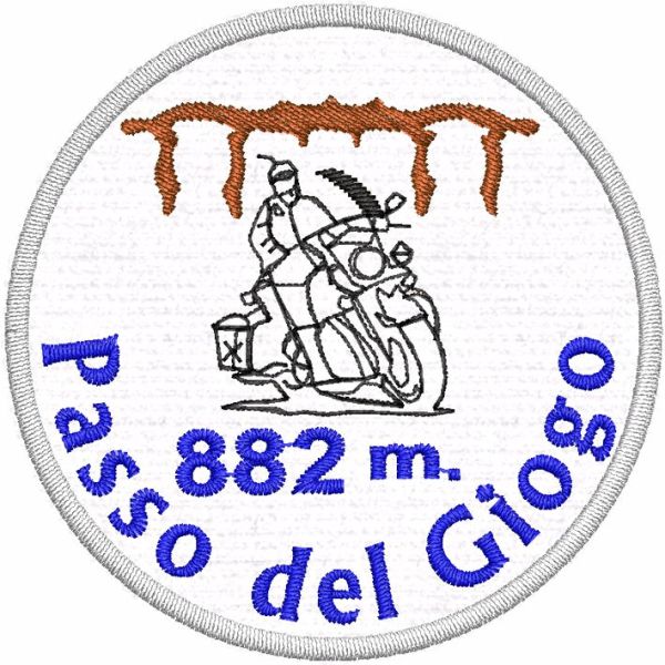 Patch Ricamato passo del Gioco diametro cm. 6 su base bianca