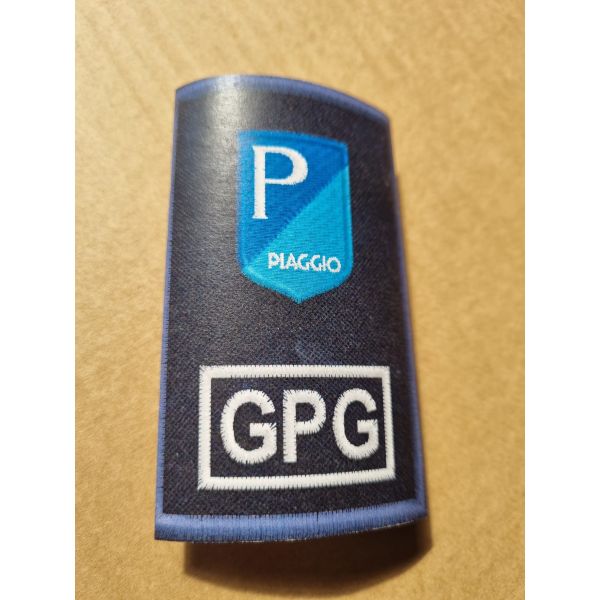 Tubolare ricamato Piaggio GPG confezionato rifinito con dimens. 90 X 60 mm. Cod. 20220503_A