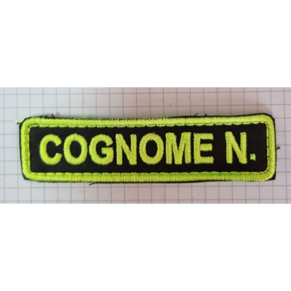 Mostrina ricamata con dicitura piacere Cm.8 X 2 con il proprio nome su base nera e filo fluorescente cod.20230506_A