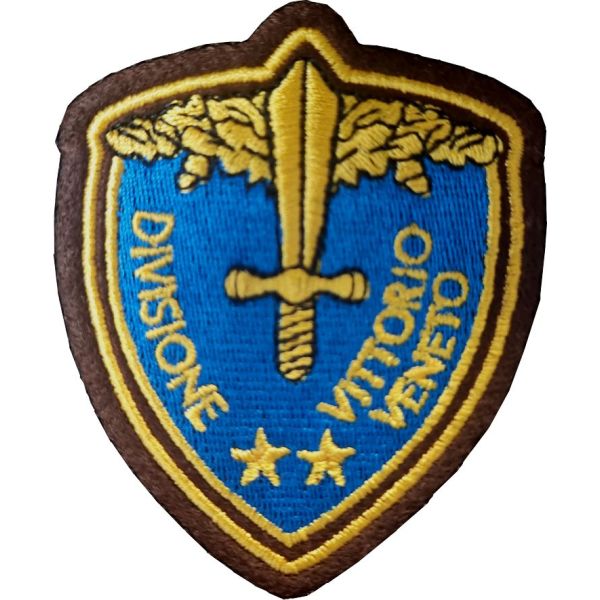 foto Patch ricamato DIVISIONE VITTORIO VENETO cm. 7,5 x 6  su base panno colore caffe 