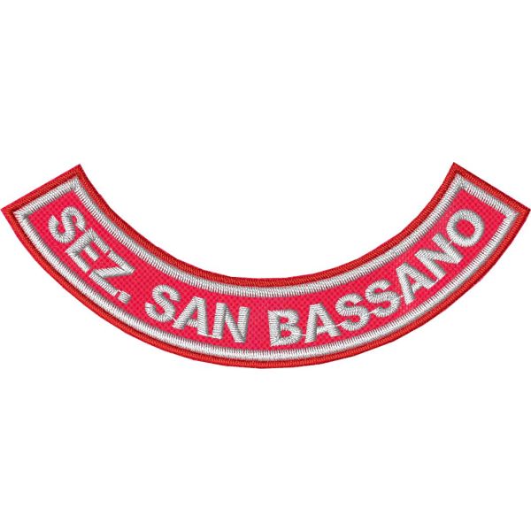 Mezzaluna ricamata Sez. San BASSANO , su base tessuto rosso 