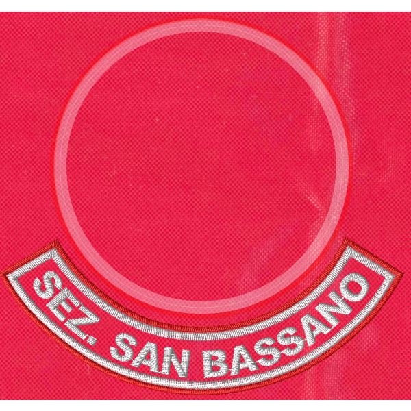 Mezzaluna ricamata Sez. San BASSANO , su base tessuto rosso 