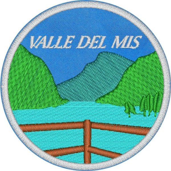 Patch ricamato tondo su base azzurra VALLE DEL MIS (dolomiti) diametro 65 mm. 