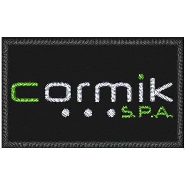 Patch ricamato logo CORMIK, su base nera rettangolare Cm. 8 per 6 di altezza 