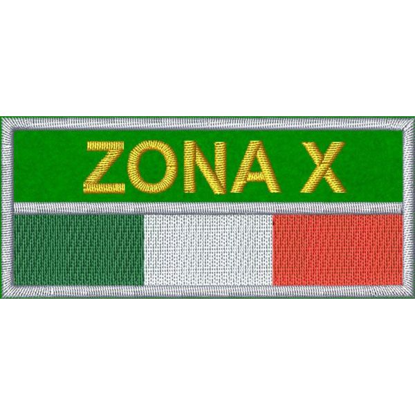 Patch ricamata con tricolore e testo a piacere personalizzata su base verde cm. 7 x 3 