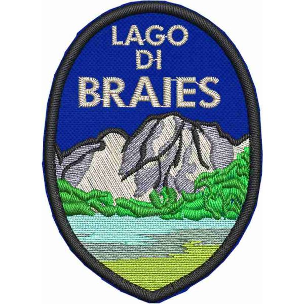 Patch Ricamato su base blu lago di Braies misura cm.7,0 di altezza x cm. 5 di larghezza 