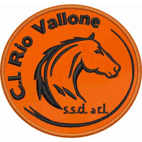 Patch ricamato Centro Equitazione Rio Vallone su base bianca