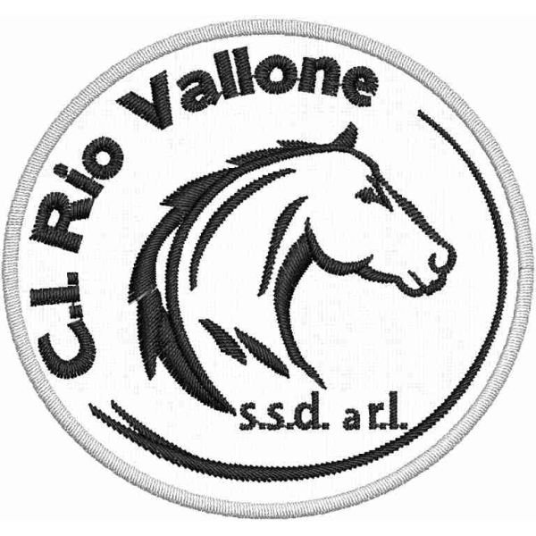 Patch ricamato Centro Equitazione Rio Vallone su base bianca