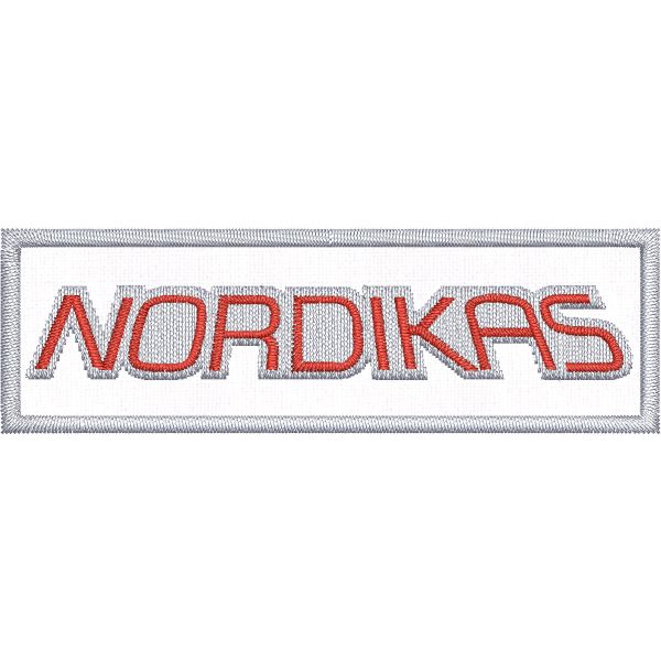 Patch ricamato su base bianca  cm.8 x 2,5 scritta "NORDIKAS"
