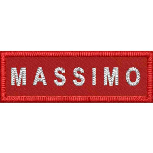 Patch nominaitvo (FAUSTO) su base rossa con nome in bianco e misure cm 9 x 3