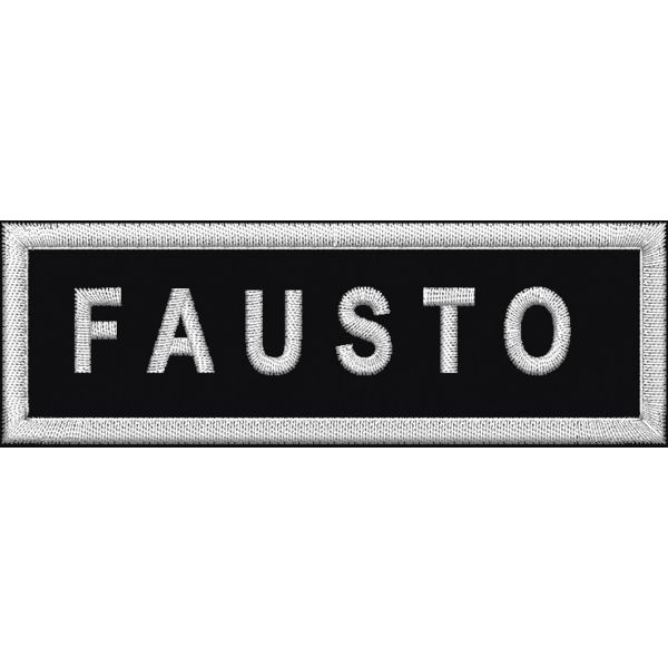 Patch nominaitvo (FAUSTO) su base rossa con nome in bianco e misure cm 9 x 3