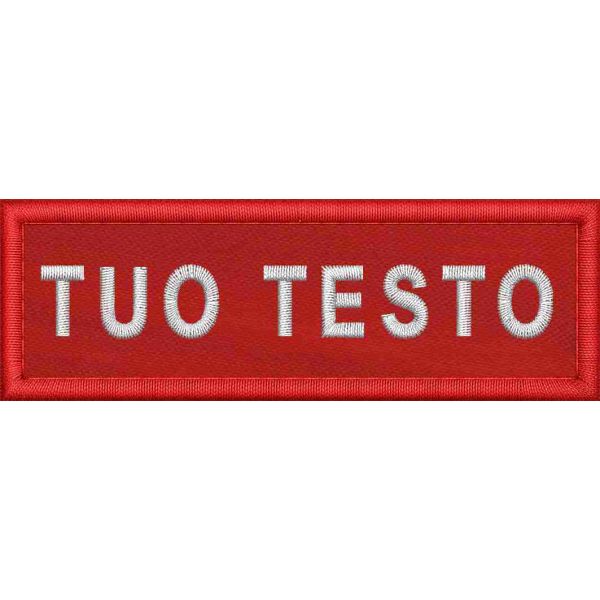Patch nominaitvo (FAUSTO) su base rossa con nome in bianco e misure cm 9 x 3