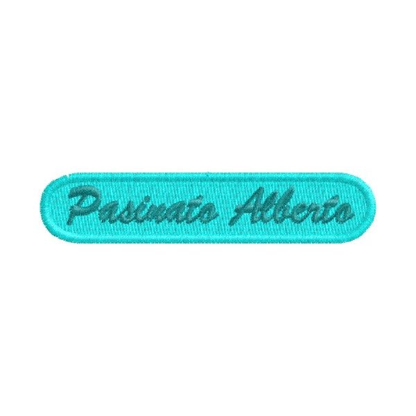 Etichetta tutta con fondo a ricamo e personalizzata da maschio